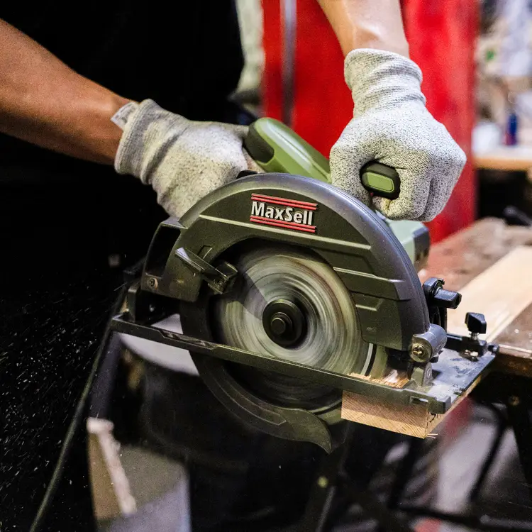 HARDWOOD TEST — 1500W CIRCULAR SAW